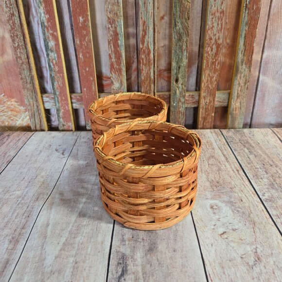 Handmade Home and Garden Peanut Basket Holds Nuts and empty hulls - Picture 3 of 3